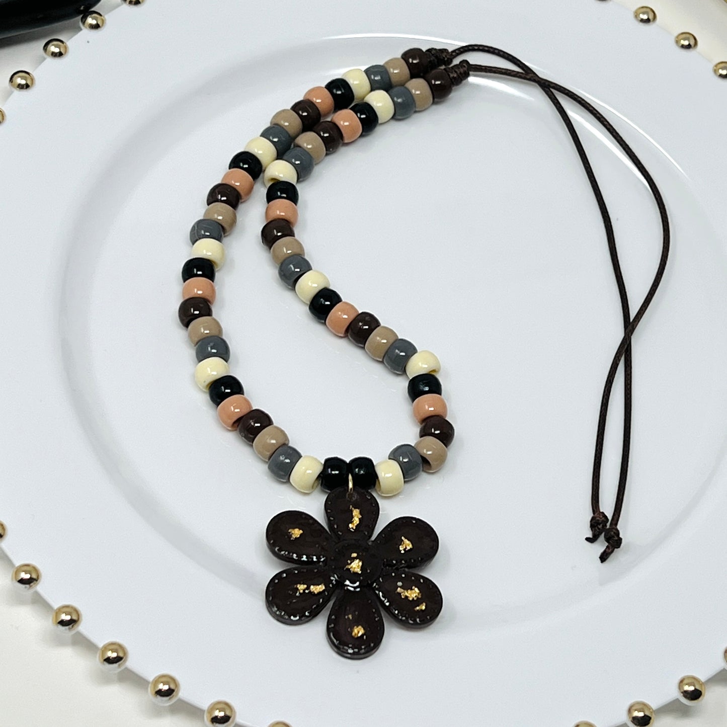 Handmade Resin Flower Charm Necklace, Beaded Necklace, Western Resin Pendant Necklace, Unique Boho Jewelry Gif
