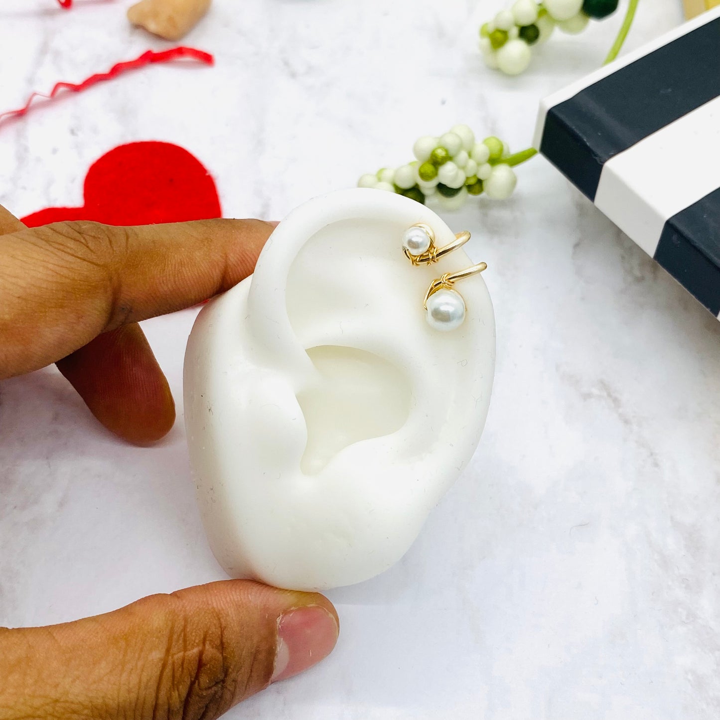 Ear cuff, Pearl ear cuff, ear cuff no pierced, cartilage earrings ,cartilage hoop, gold ear cuff, double band ear cuff