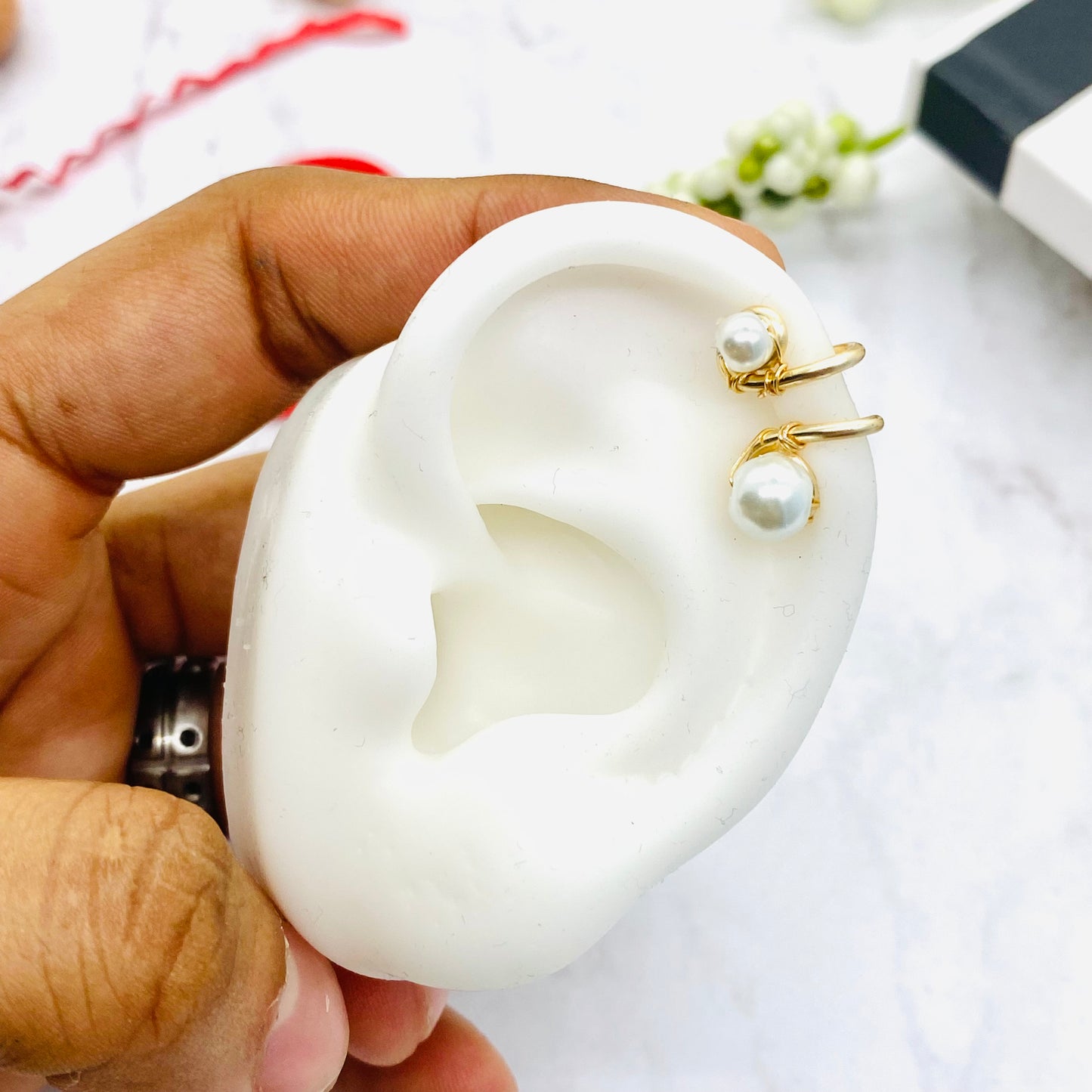 Ear cuff, Pearl ear cuff, ear cuff no pierced, cartilage earrings ,cartilage hoop, gold ear cuff, double band ear cuff