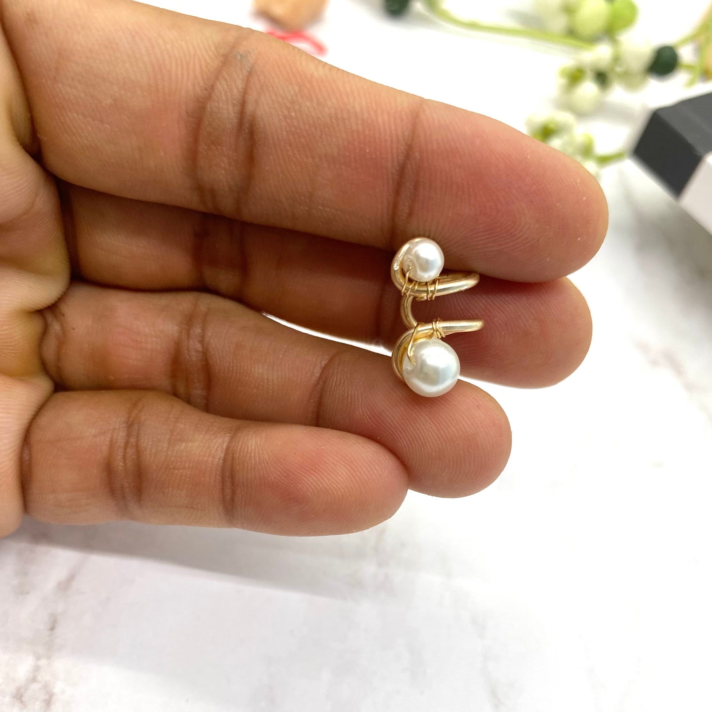 Ear cuff, Pearl ear cuff, ear cuff no pierced, cartilage earrings ,cartilage hoop, gold ear cuff, double band ear cuff