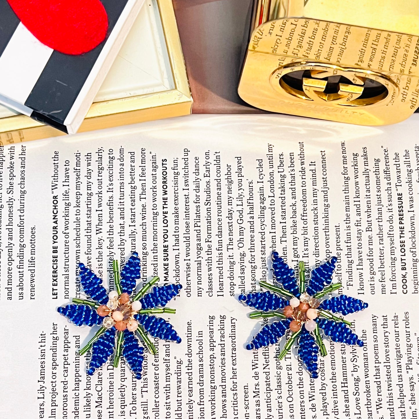 Flower earrings embroidered in Czech beads