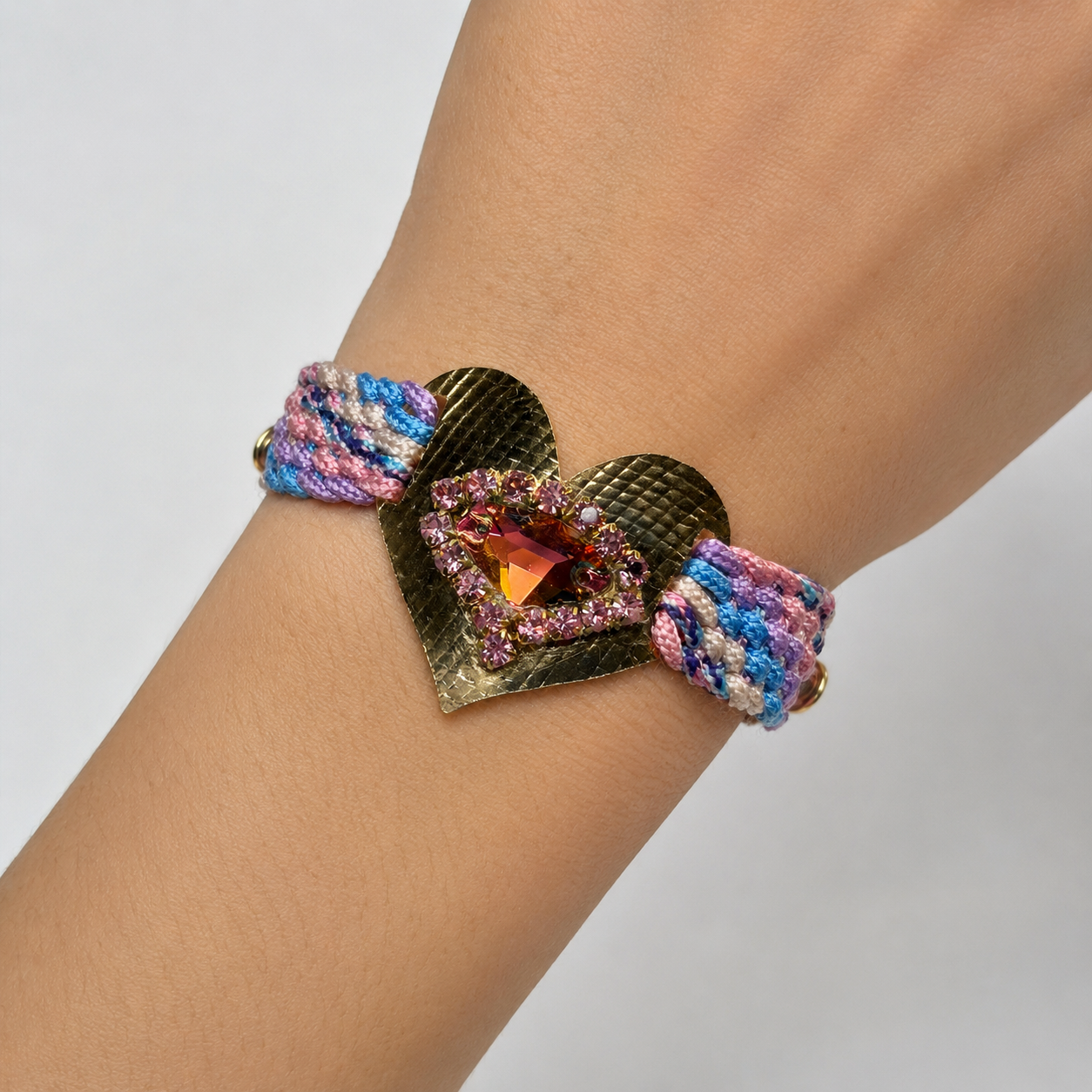 Woven bracelet with a gold-plated heart charm