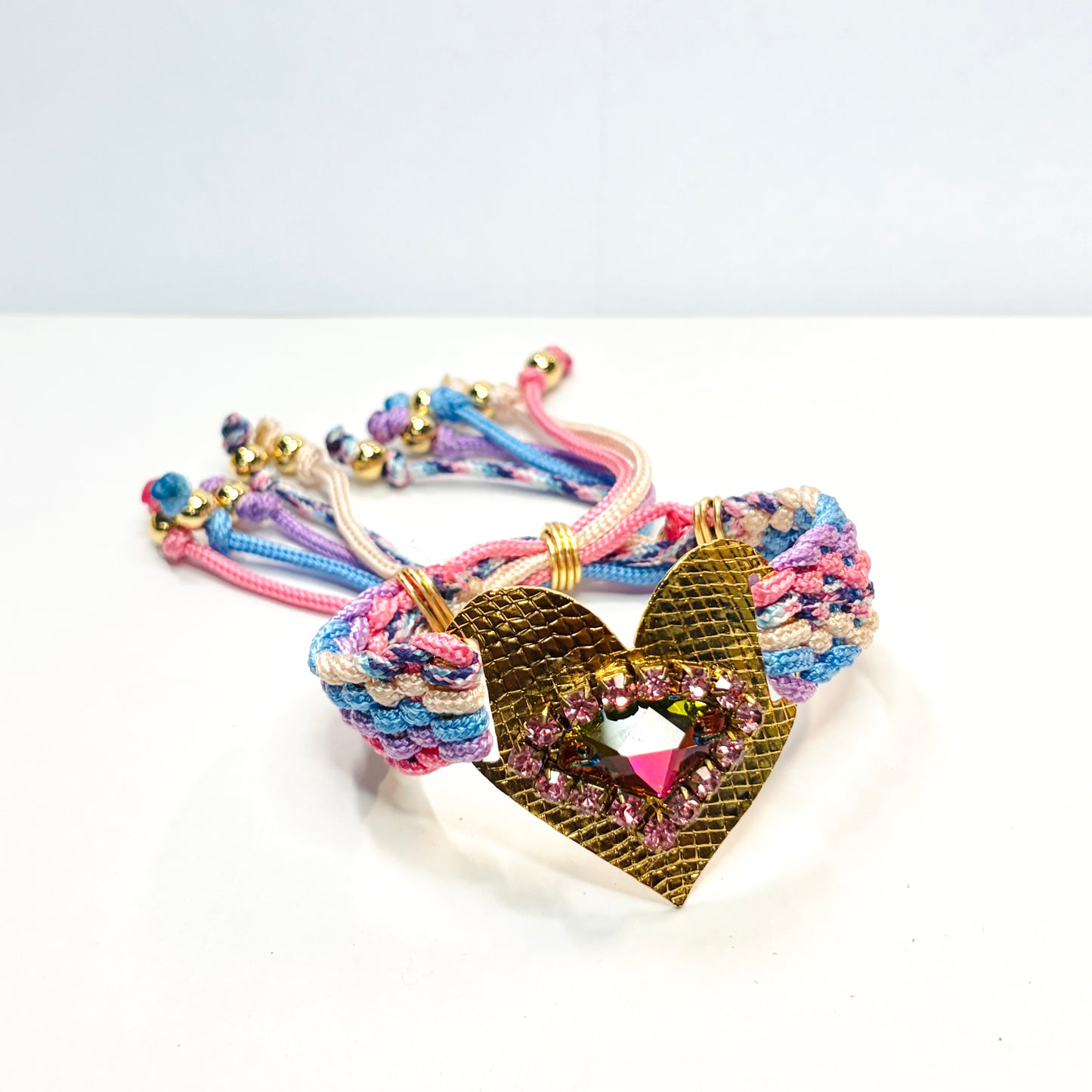 Woven bracelet with a gold-plated heart charm