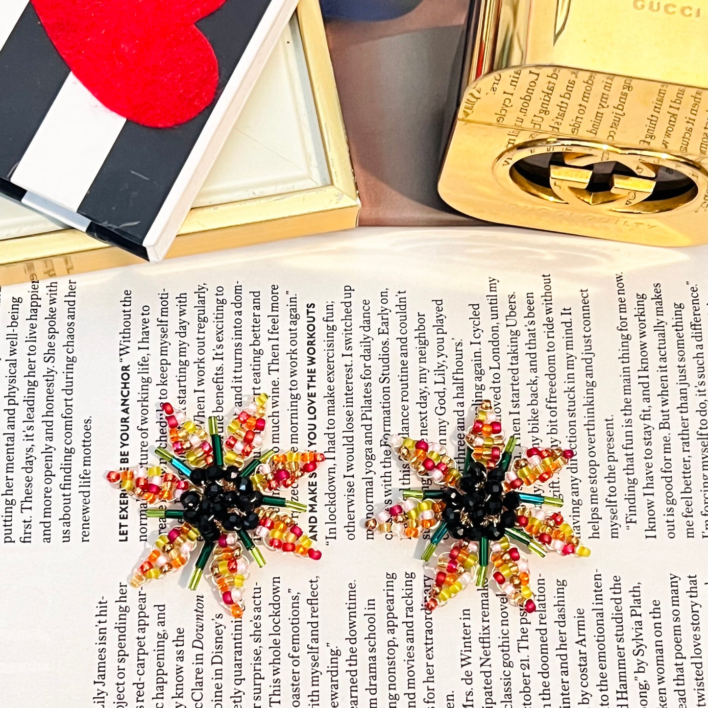Flower earrings embroidered in Czech beads
