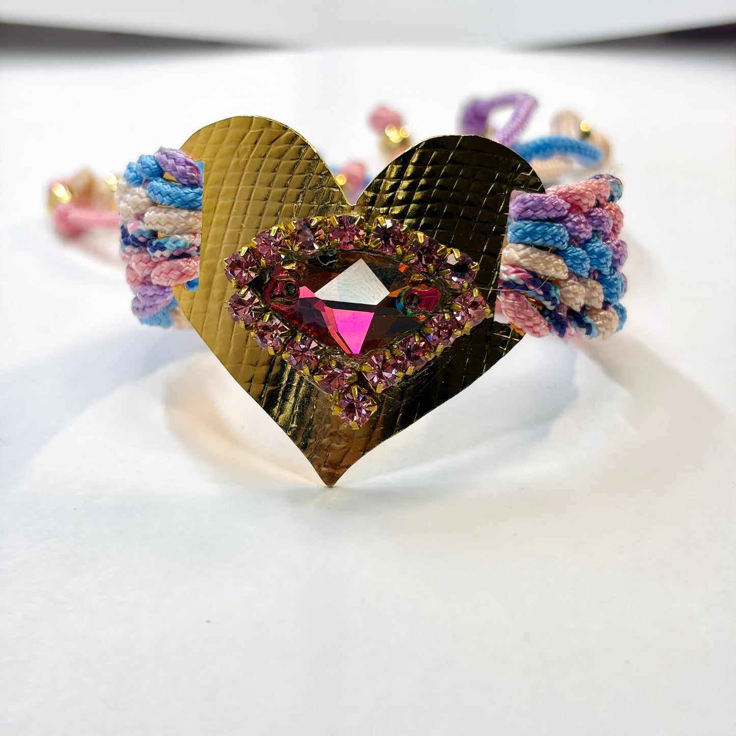 Woven bracelet with a gold-plated heart charm
