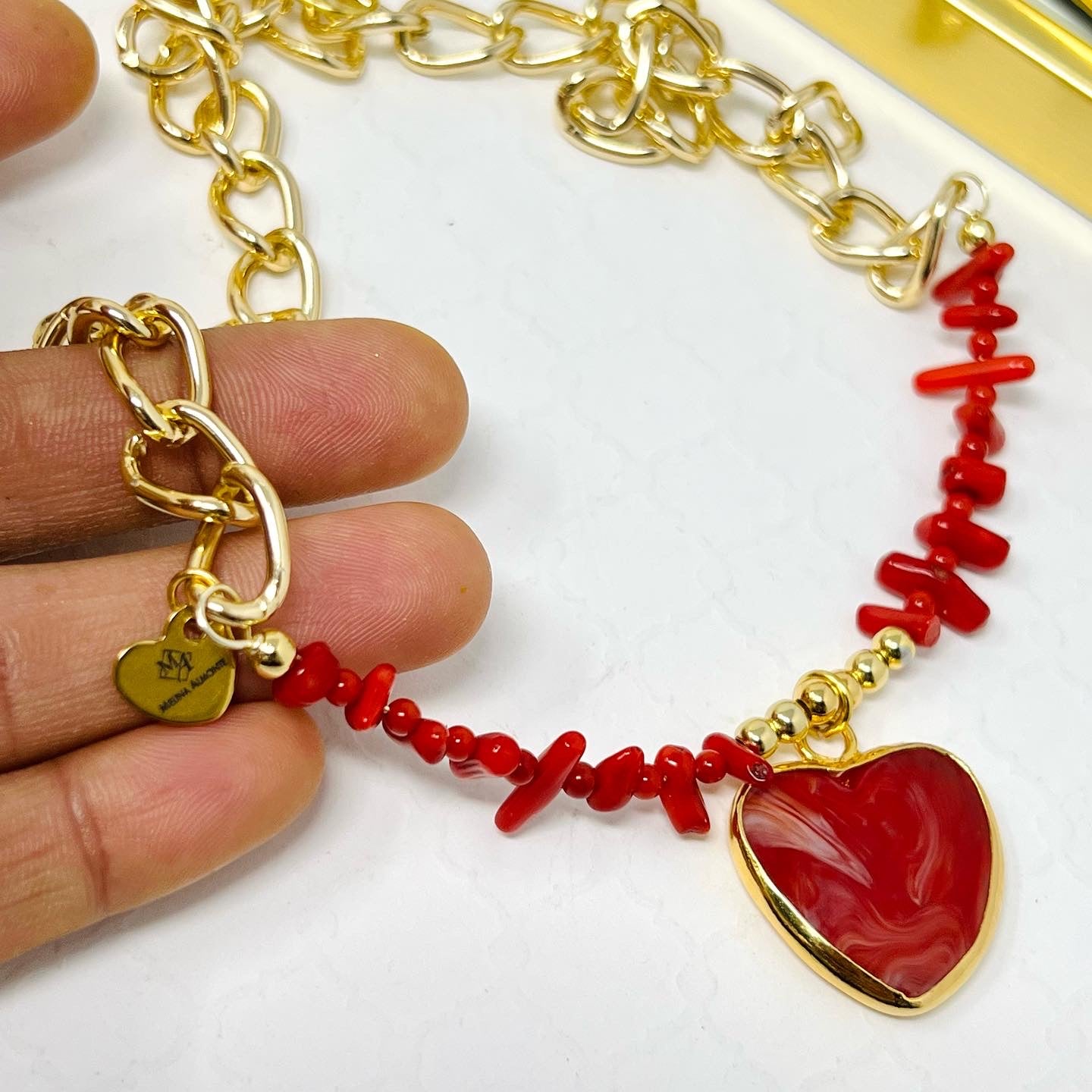 Choker Necklace In Crushed Stone With Golden Chain in Rhodium