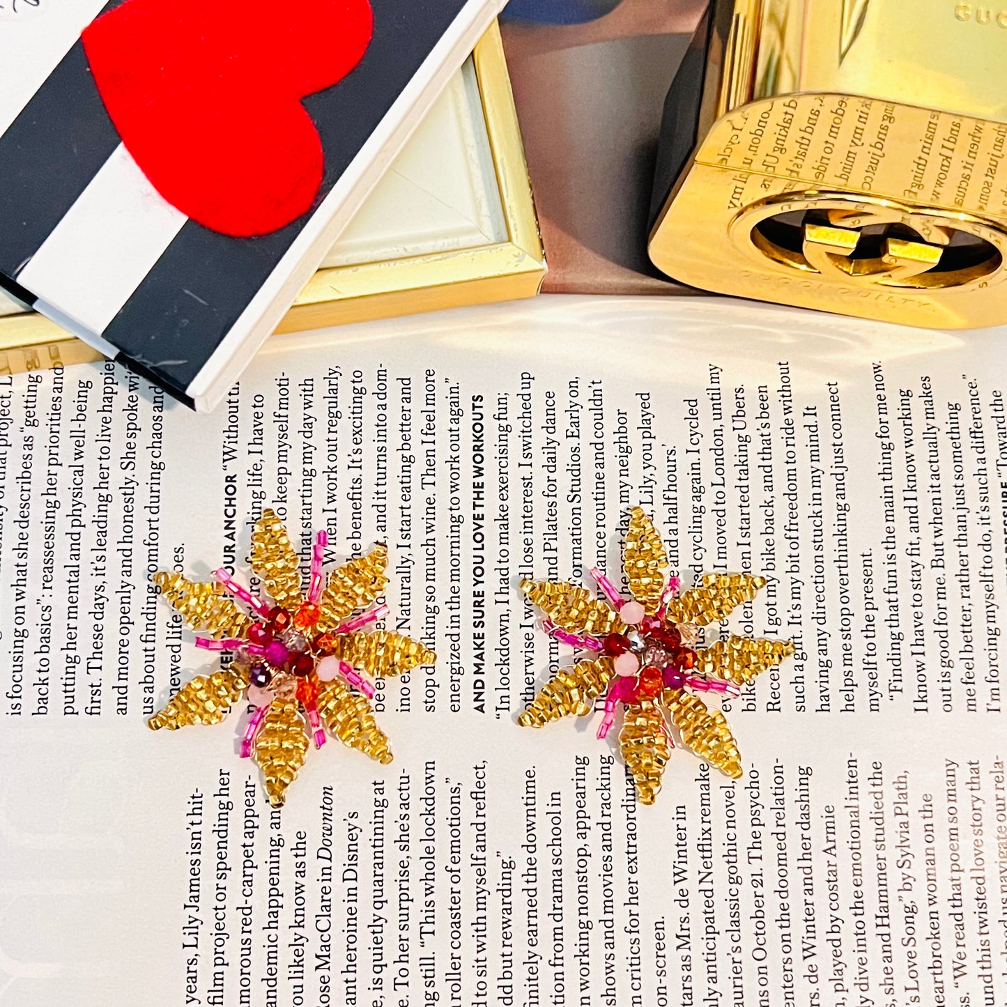 Flower earrings embroidered in Czech beads
