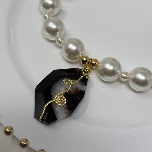 Handmade Pearl Necklace with Natural Black Agate Pendant