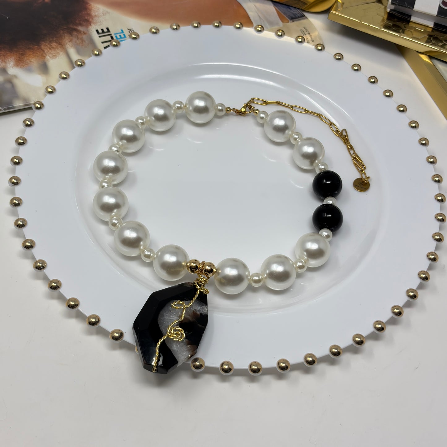 Handmade Pearl Necklace with Natural Black Agate Pendant