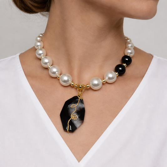 Handmade Pearl Necklace with Natural Black Agate Pendant