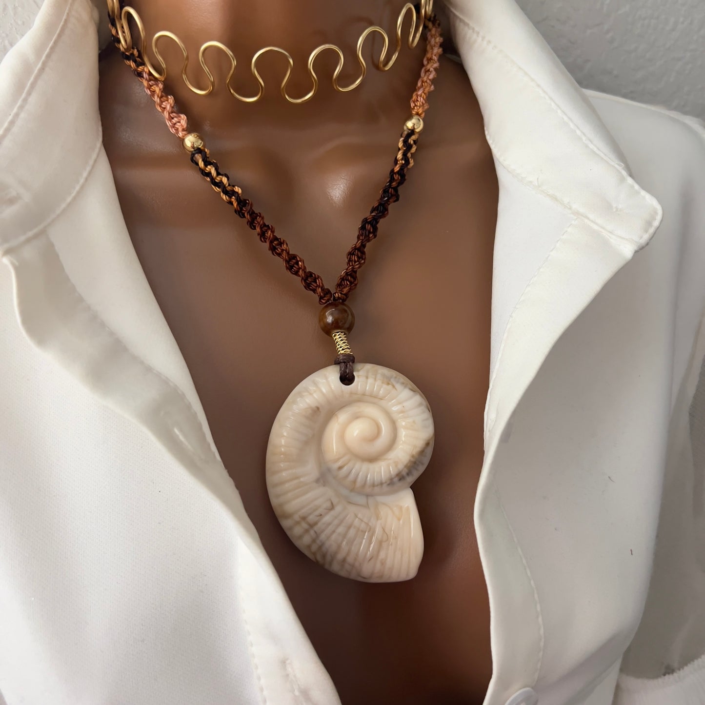 Chunky Shell necklace, Chunky Charm Necklace, Boho Cord Necklace, Snail necklace Pendant, Charm necklace for women,