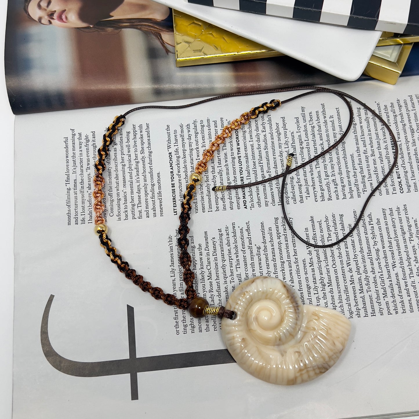Chunky Shell necklace, Chunky Charm Necklace, Boho Cord Necklace, Snail necklace Pendant, Charm necklace for women,