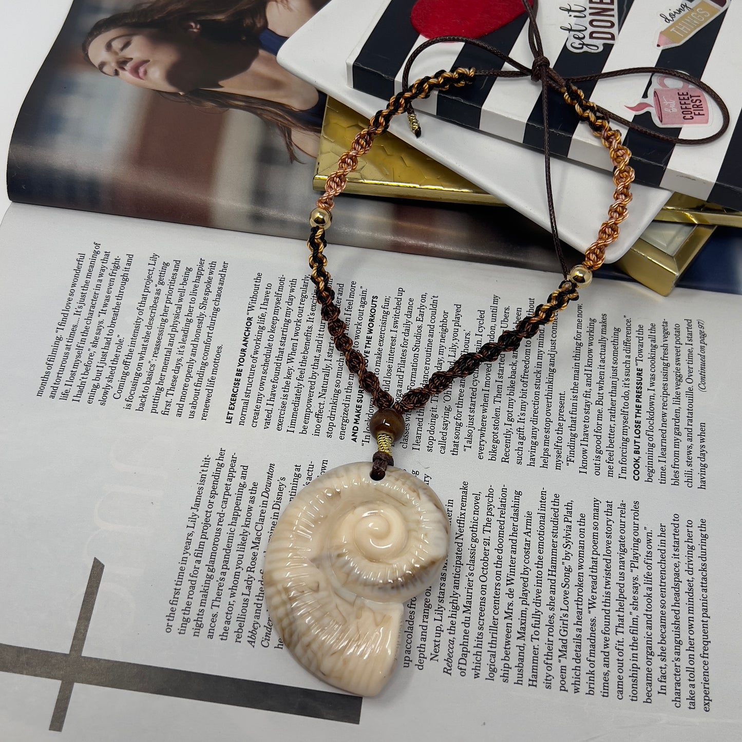 Chunky Shell necklace, Chunky Charm Necklace, Boho Cord Necklace, Snail necklace Pendant, Charm necklace for women,