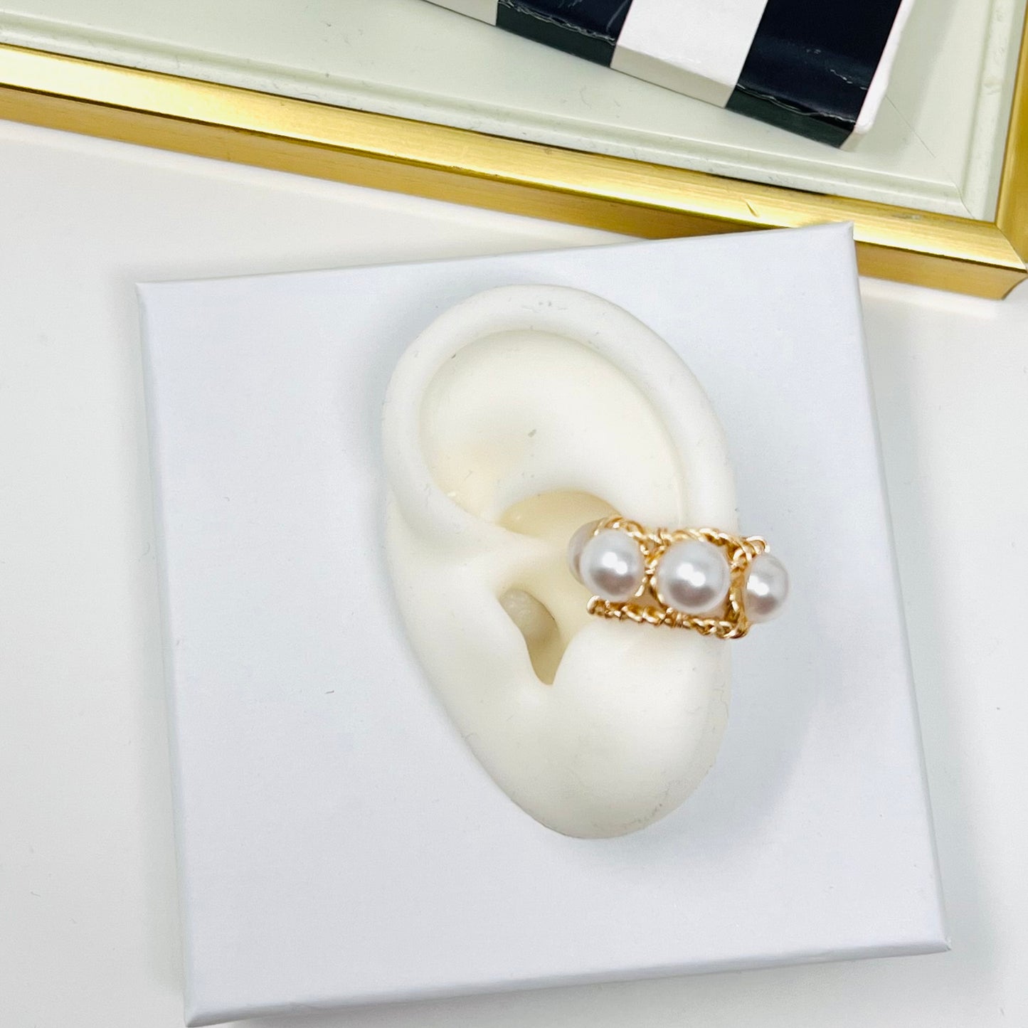 Gold ear cuffs, ear cuffs no piercing, Pearl ear cuff earring, Thick ear cuffs, handmade embroidery ear cuffs, ear cuff lapis, Ring ear cuff