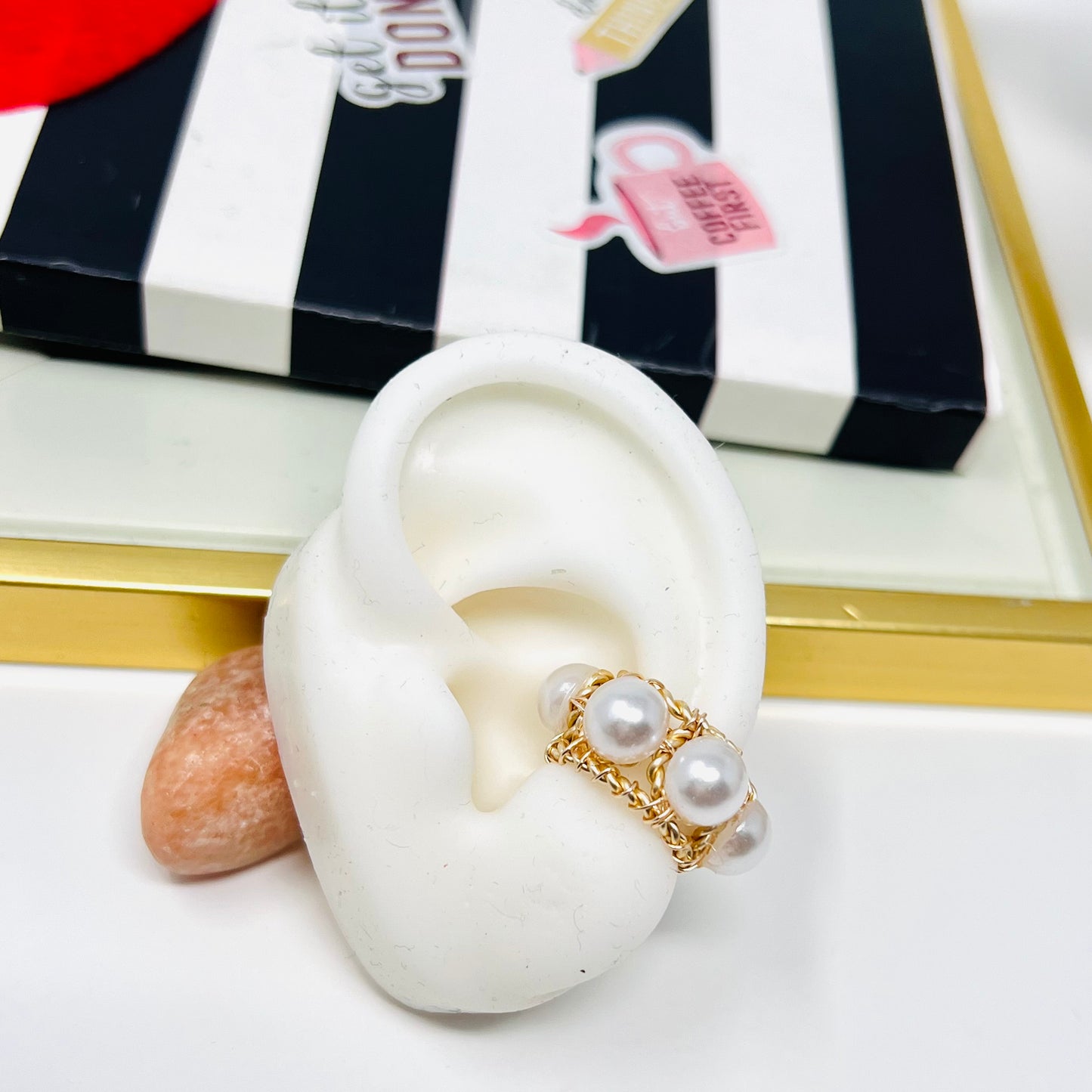 Gold ear cuffs, ear cuffs no piercing, Pearl ear cuff earring, Thick ear cuffs, handmade embroidery ear cuffs, ear cuff lapis, Ring ear cuff