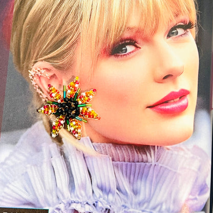Flower earrings embroidered in Czech beads