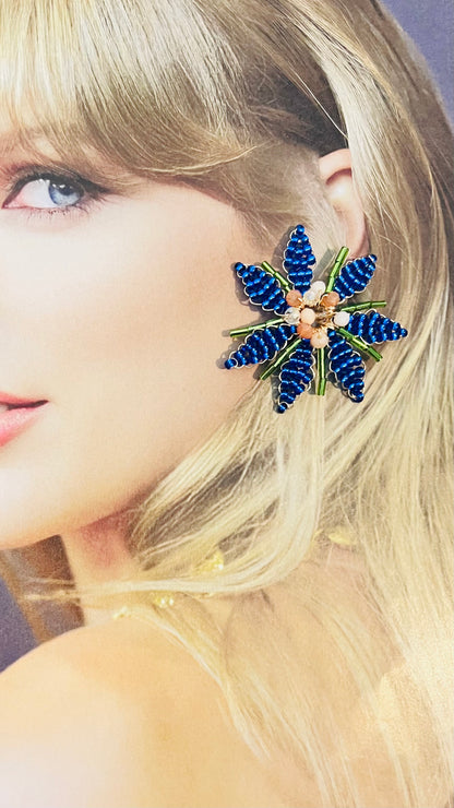 Flower earrings embroidered in Czech beads