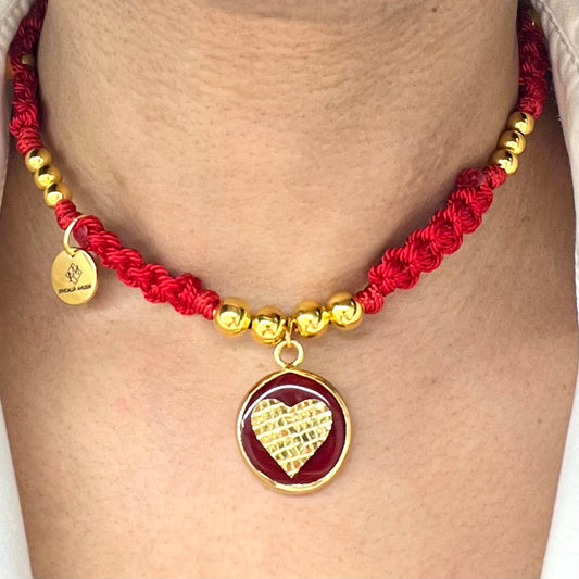 Braided and gold plated beads choker necklace in macrame and gold plated heart charm