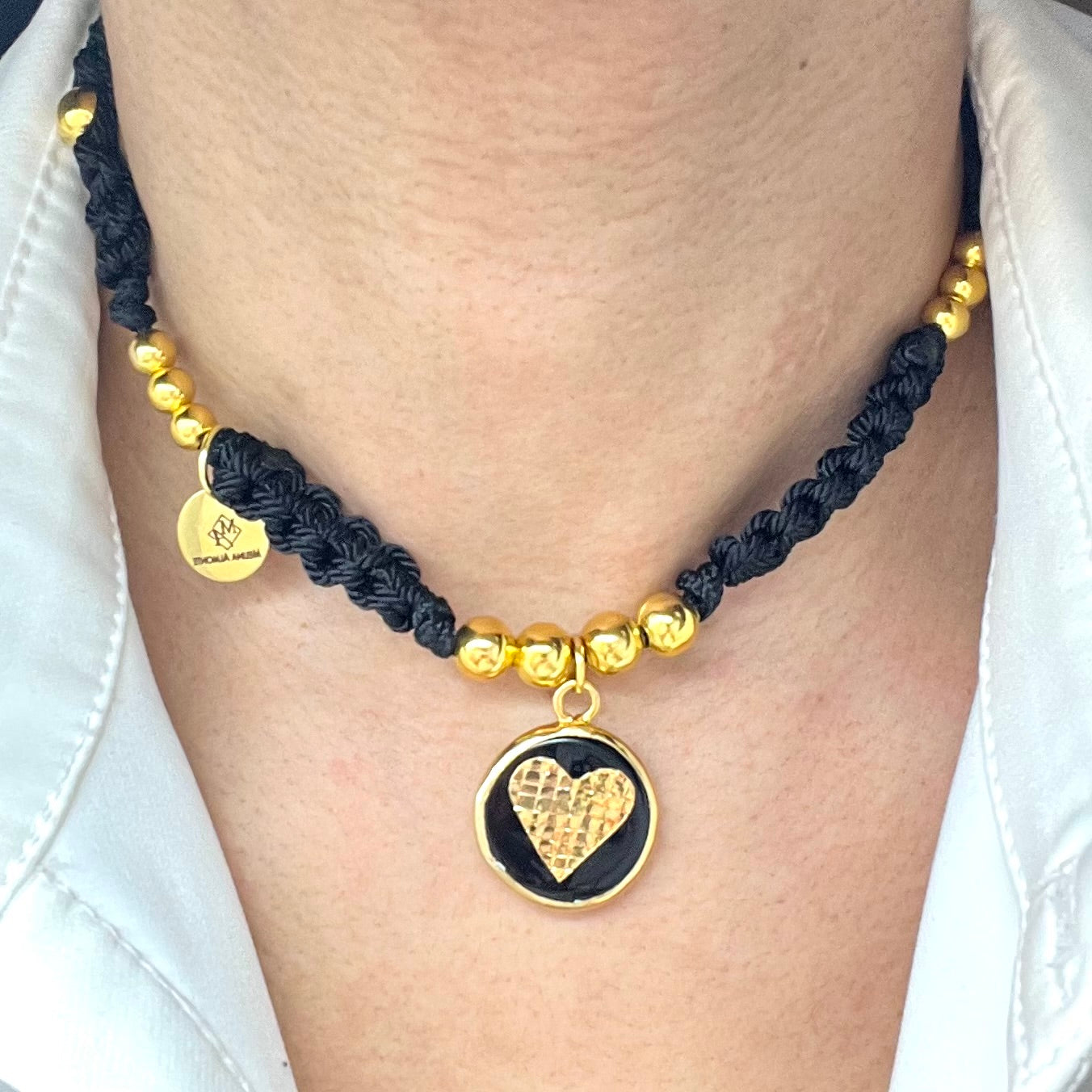 Braided and gold plated beads choker necklace in macrame and gold plated heart charm