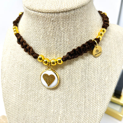 Braided and gold plated beads choker necklace in macrame and gold plated heart charm