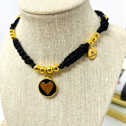 Braided and gold plated beads choker necklace in macrame and gold plated heart charm