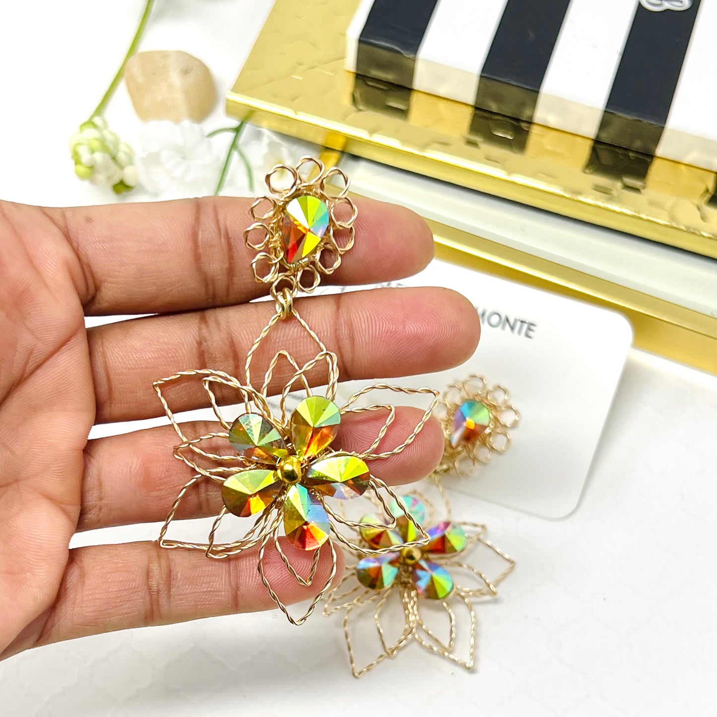 Gold earrings with chape crystal flower and gold plated wire