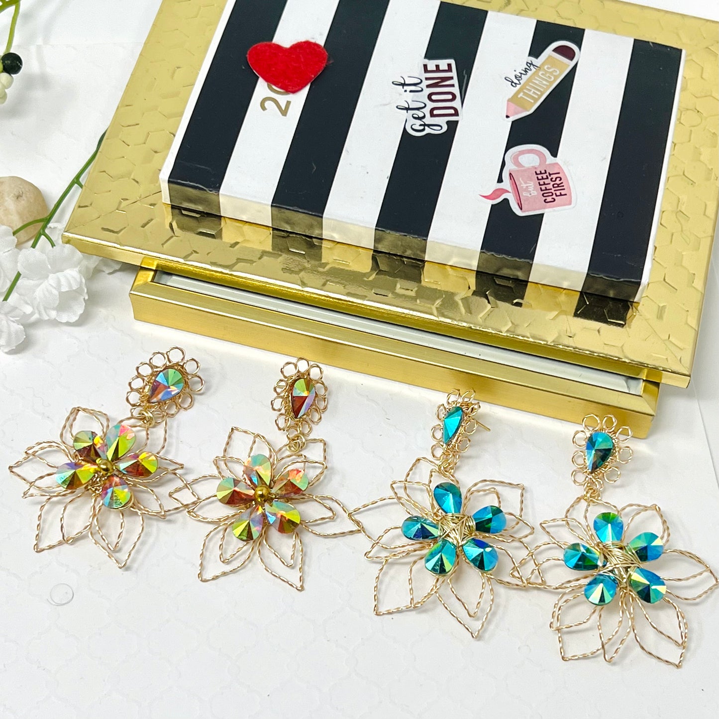 Gold earrings with chape crystal flower and gold plated wire
