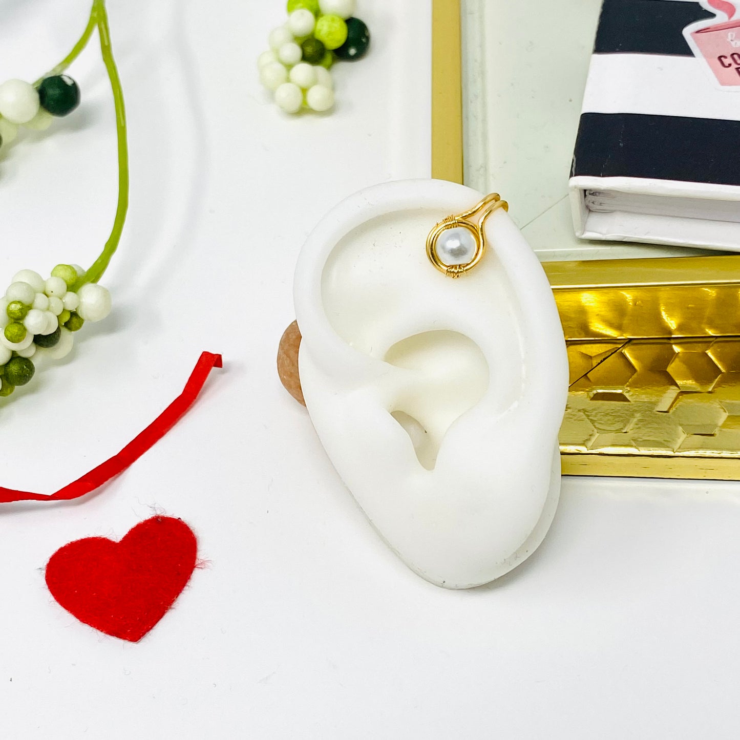 Pearl Ear cuff, Ear cuff no piercing, Gold ear cuff, huggies earrings, cartilage hoop, Ear Cuff, Hippie jewelry