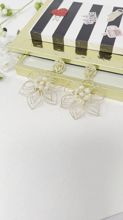 Handmade flower earring with natural pearl for women