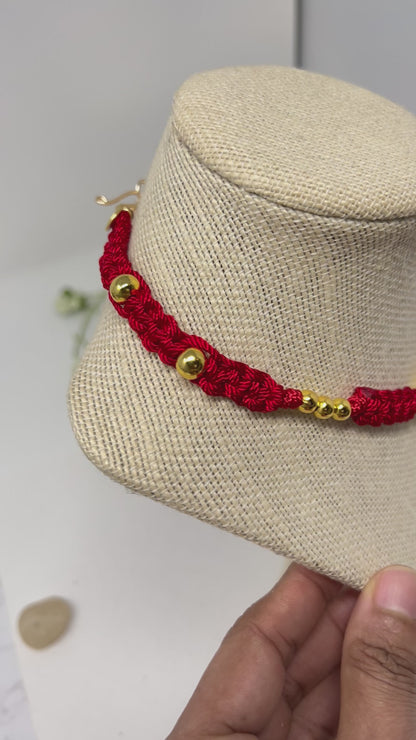Braided and gold plated beads choker necklace in macrame and gold plated heart charm